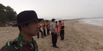 Dua Wisatawan Bogor Terseret Ombak di Pantai Goalangir Lebak, Satu Orang Belum Ditemukan