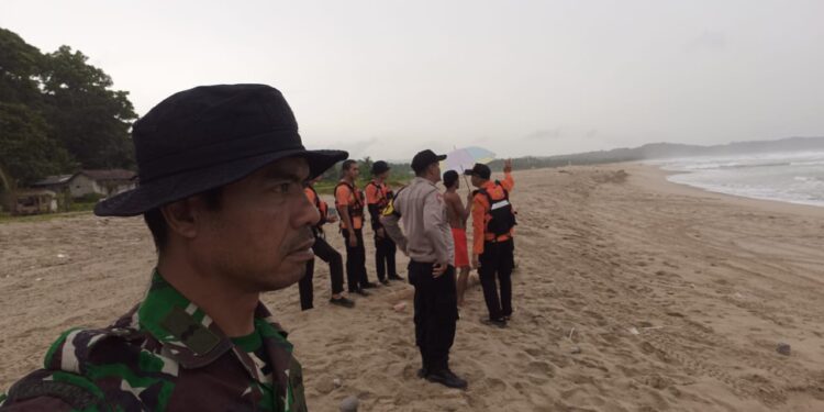 Dua Wisatawan Bogor Terseret Ombak di Pantai Goalangir Lebak, Satu Orang Belum Ditemukan