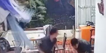 Angin Puting Beliung Terjang Jatiasih Aktivitas Warga Sempat Kacau, Sejumlah Bangunan Terdampak