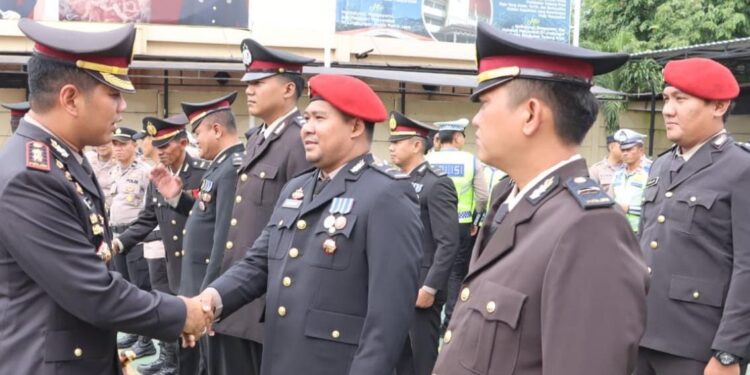 Polres Pelabuhan Tanjung Priok Gelar Upacara Penganugerahan Tanda Kehormatan Satyalancana Pengabdian