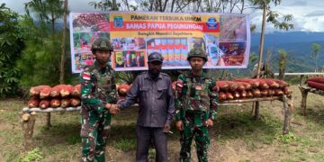 Satgas Yonif 521/DY Turut Hadir Acara Pameran Buah Merah di Distrik Kelila