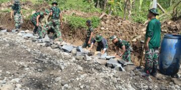 Danki Satgas TMMD ke-127 Pimpin Apel Pengarahan di Desa Parakanlima.