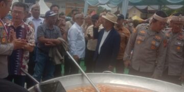 POLRES SUMEDANG GELAR MASAK BESAR BERSAMA Bobon Santoso, RAIH 3 REKOR MURI DAN BAGIKAN 4.050 CUP KOLAK UBI CILEMBU