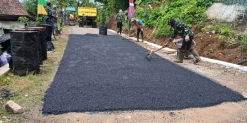 Tahap Akhir TMMD Ke-127, Jalan 680 Meter di Desa Parakanlima Masuki Proses Hotmix