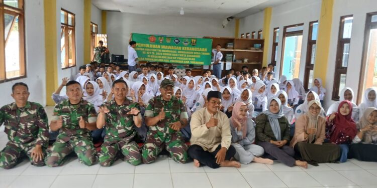 Satgas TMMD Ke-127 Hadirkan Penyuluhan Wasbang dan Bahaya Narkoba di SMK Taruna Mandiri II Parakanlima