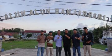 Pemuda, KNPI, dan Pemerintah Kecamatan Bersatu Benahi Alun-Alun Banjarsari