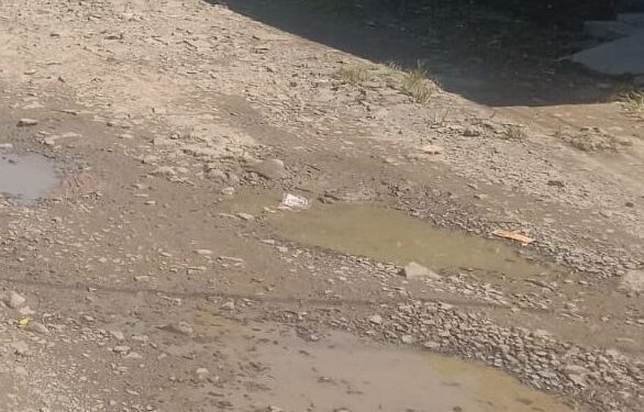 Jalan Lingkar Menuju Kecamatan Sobang Masih Hancur, Warga Soroti Janji PLT Camat Sobang