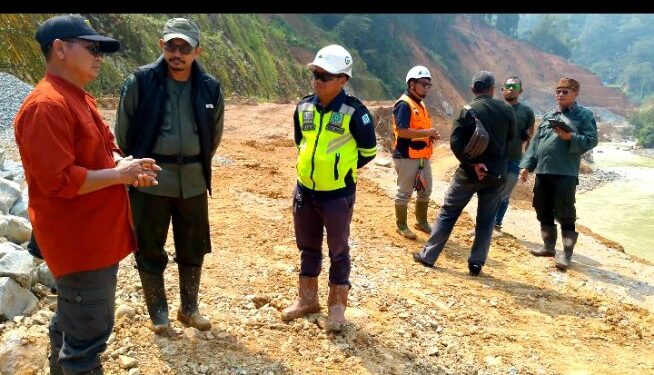 PT. NKE Menjadi Sorotan Banyak Pihak, Asper BKPH Bayah Cek Lokasi Crusher Di Area Perhutani Blok Talun
