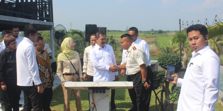 Menteri Imigrasi dan Pemasyarakatan Tinjau Program Bedah Rumah, Tempat Ibadah dan Ketahanan Pangan di Lapas Kelas IIA Warungkiara