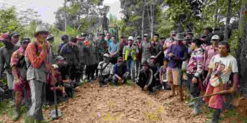 PT Gilang Hydro Lestari dan PT Nusa Konstruksi Enjiniring Perbaiki Akses Jalan Warga di Cilograng