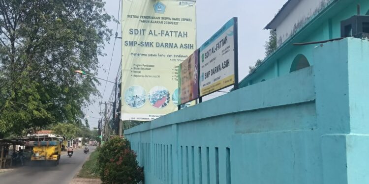 Tahan Surat Pindah Siswa Berinisial A karena SPP, Kepala Sekolah SMK Darma Asih Serang Baru Disorot Tajam!