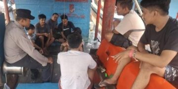 Bhabinkamtibmas Muara Angke Polsek Kawasan Sunda Kelapa Intensifkan DDS dan Sambang kepada ABK Kapal di Pelabuhan Muara Angke